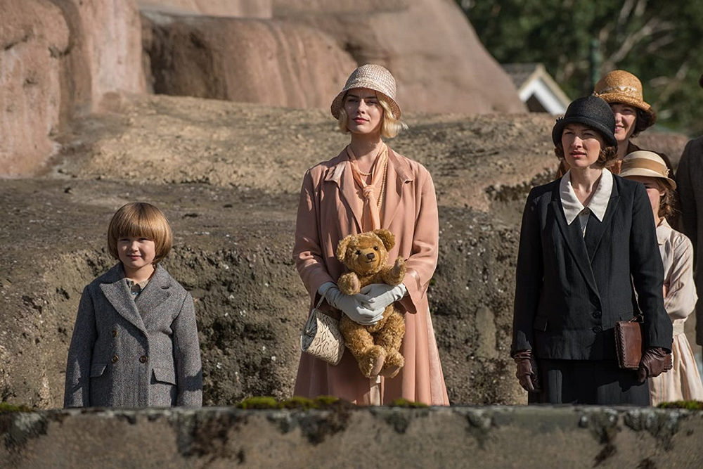 کلی مکدونالد، مارگو رابی و ویل تیلستون در فیلم «خداحافظ کریستوفر رابین» (Goodbye Christopher Robin)